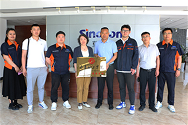 齐鲁理工学院与开云网页版举行校企合作签约暨授牌仪式